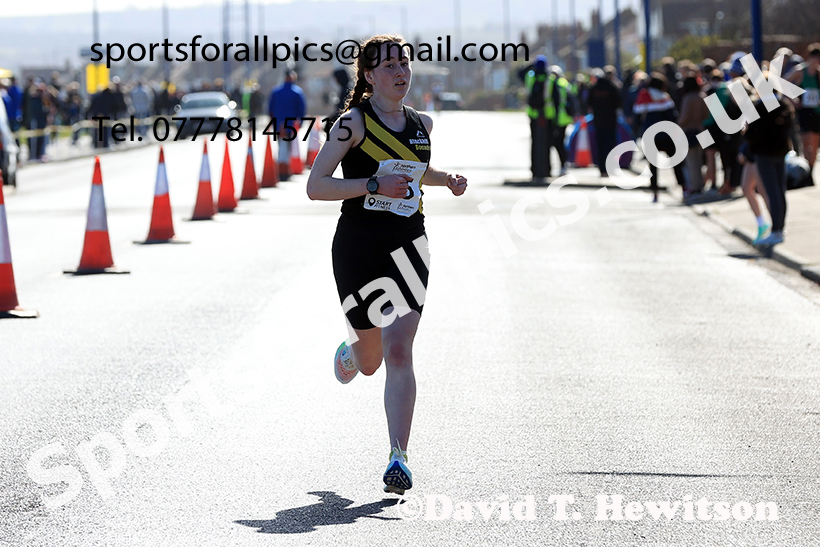 Womens under-17s 5k, 2025 Northern 12 and 6 Stage Road Relays and Junior 5k, Redcar. Photo: David T. Hewitson/Sports for All Pics